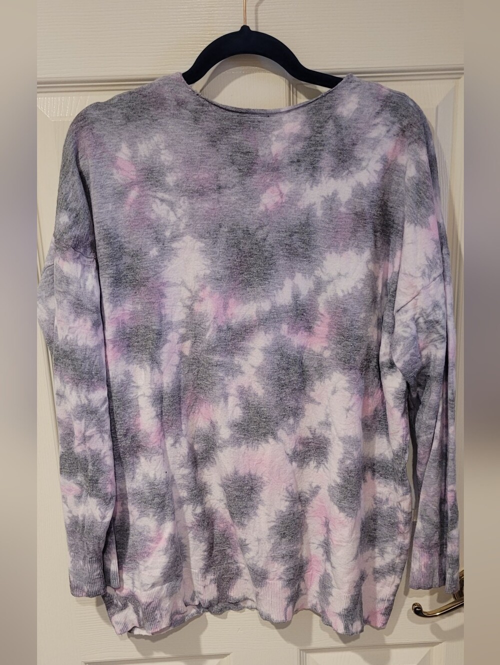torrid Gray and Pink Tie-Dye V-Neck Sweater - Picture 6 of 8